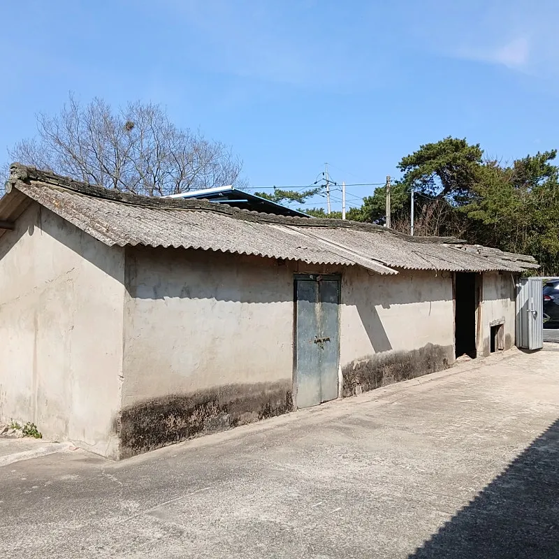 전라남도 강진 군동면 마을 안 빈 시골집 매매, 텃밭 포함 사진 2