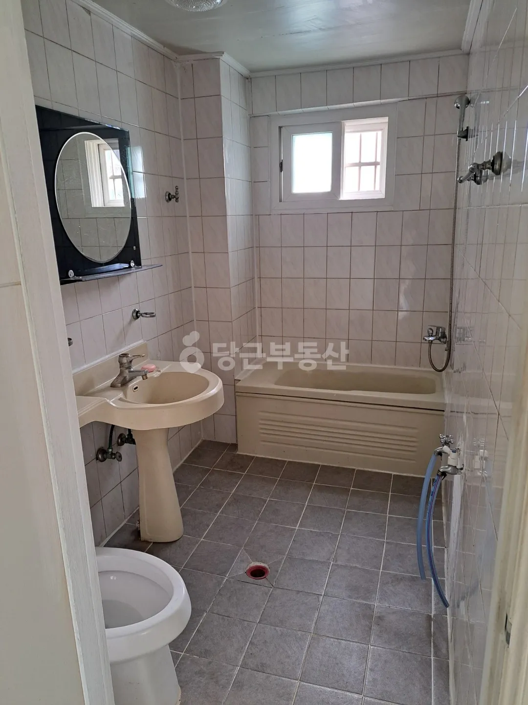 Villa for Sale in Jurye-dong, Sasang-gu, Busan, 54㎡ Exclusive Area · Balcony Flower Bed photo 2