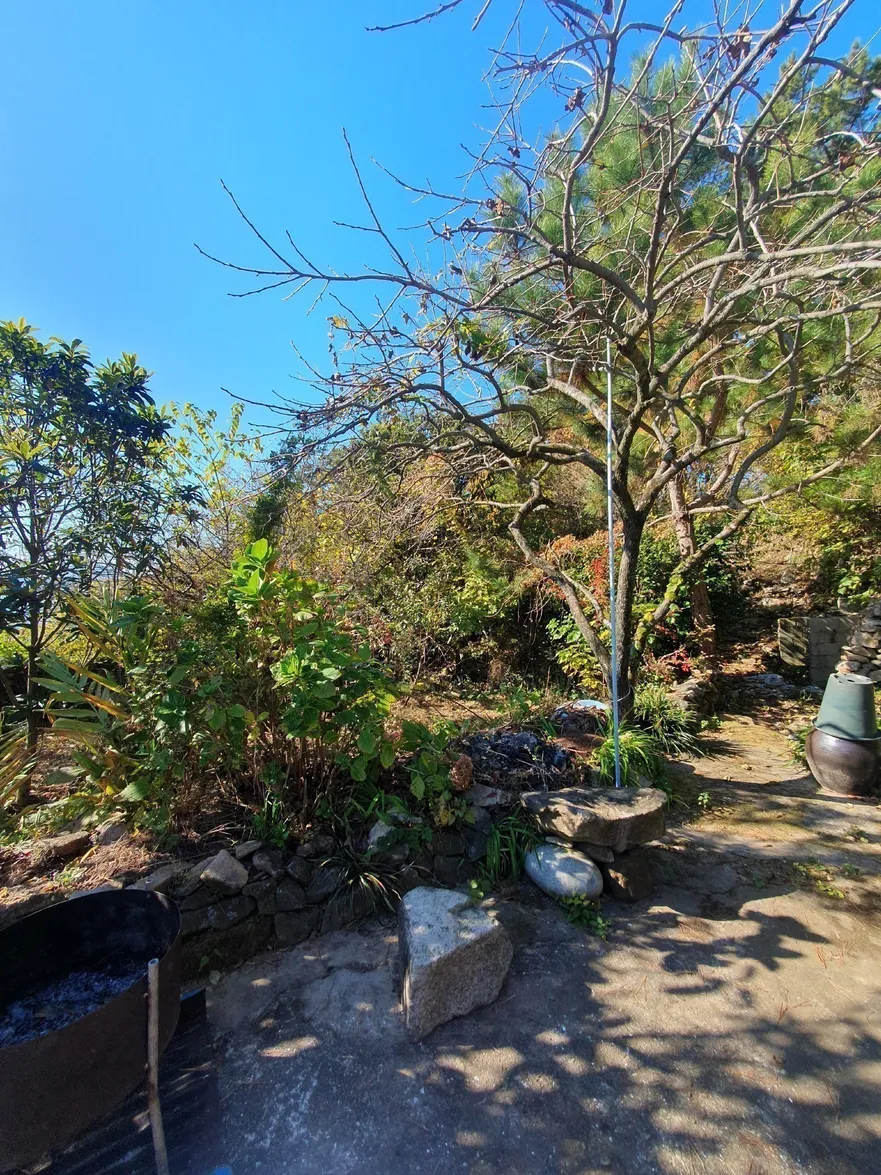 Detached House for Sale near Jangdeung Beach in Jangsu-ri, Hwayang-myeon, Yeosu, Jeonnam, with a Large Yard photo 4