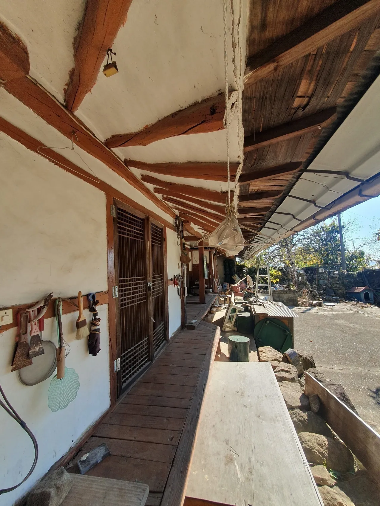 Detached House for Sale near Jangdeung Beach in Jangsu-ri, Hwayang-myeon, Yeosu, Jeonnam, with a Large Yard photo 3