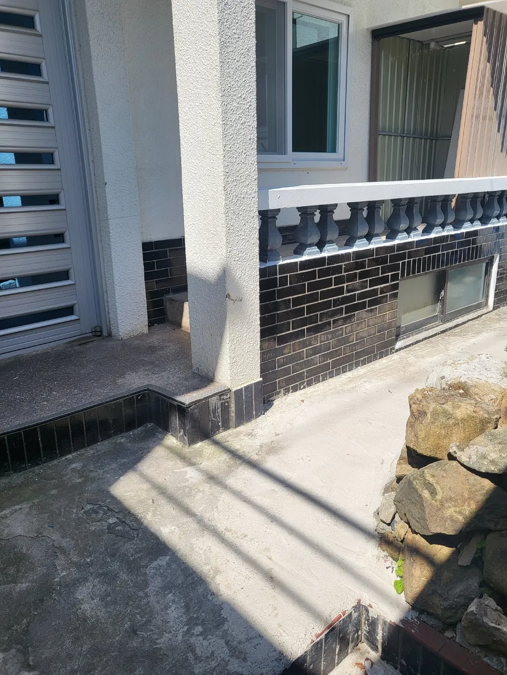 Detached House with a Yard for Sale in Munsu-dong, Yeosu-si, Jeollanam-do photo 2