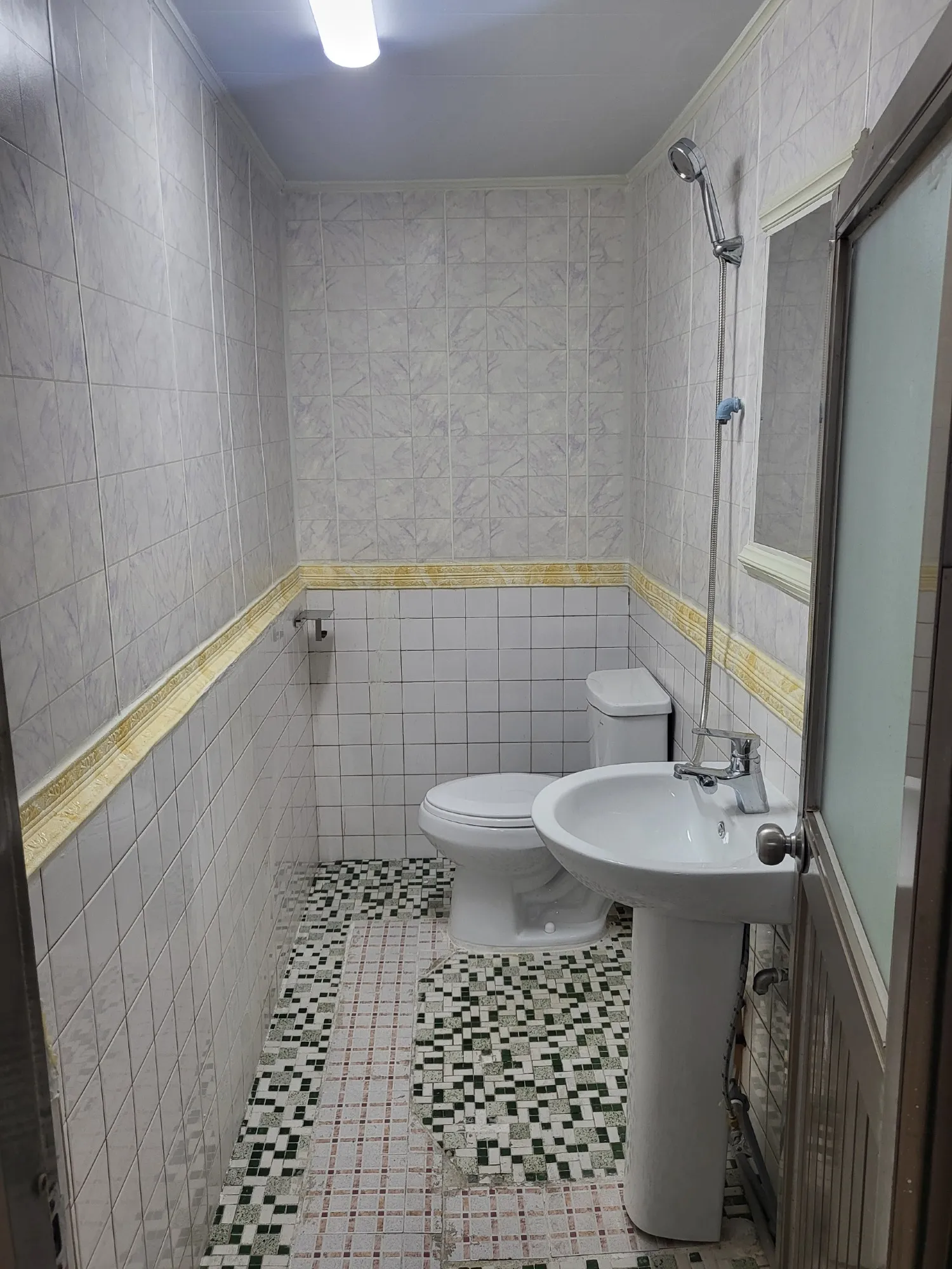 Detached House with a Yard for Sale in Munsu-dong, Yeosu-si, Jeollanam-do photo 6
