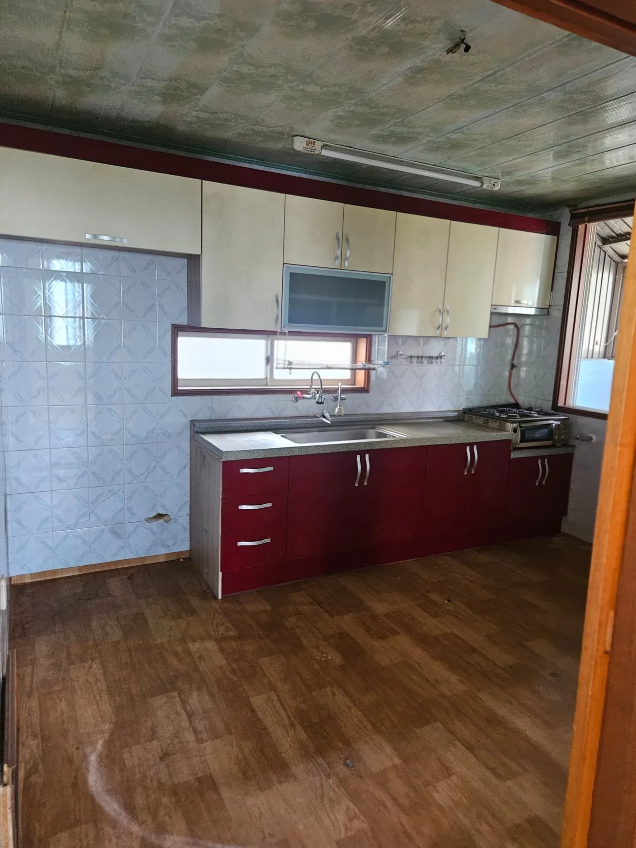 Detached House for Sale in Sinwol-dong, Yeosu, Jeollanam-do, with a Vegetable Garden and Rooftop Ocean View photo 3