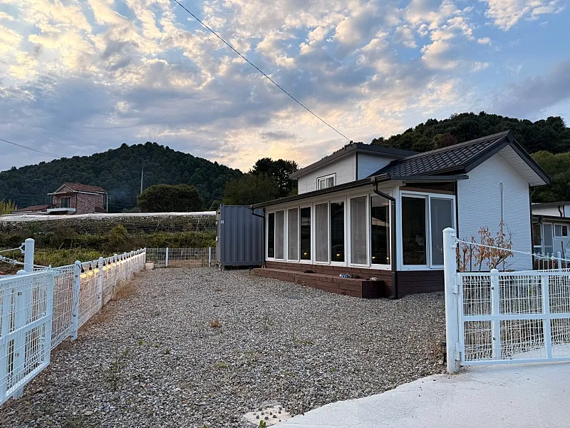 South-Facing Country House for Sale in Jojong-myeon, Gapyeong, Gyeonggi-do; 162㎡ of Land photo 2