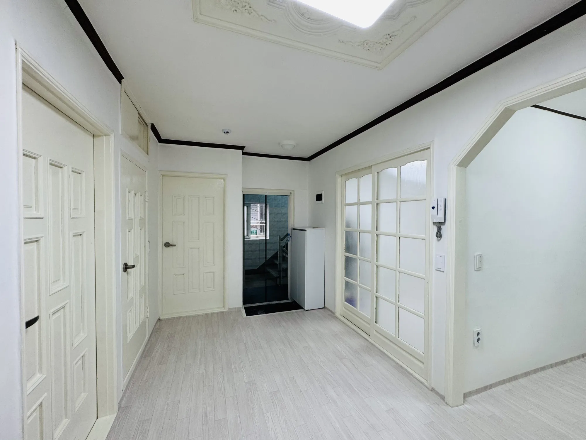 Three-Room Home for Sale in Daecheong-dong 4-ga, Jung-gu, Busan — Repairs Completed, Immediate Move-In Available photo 3
