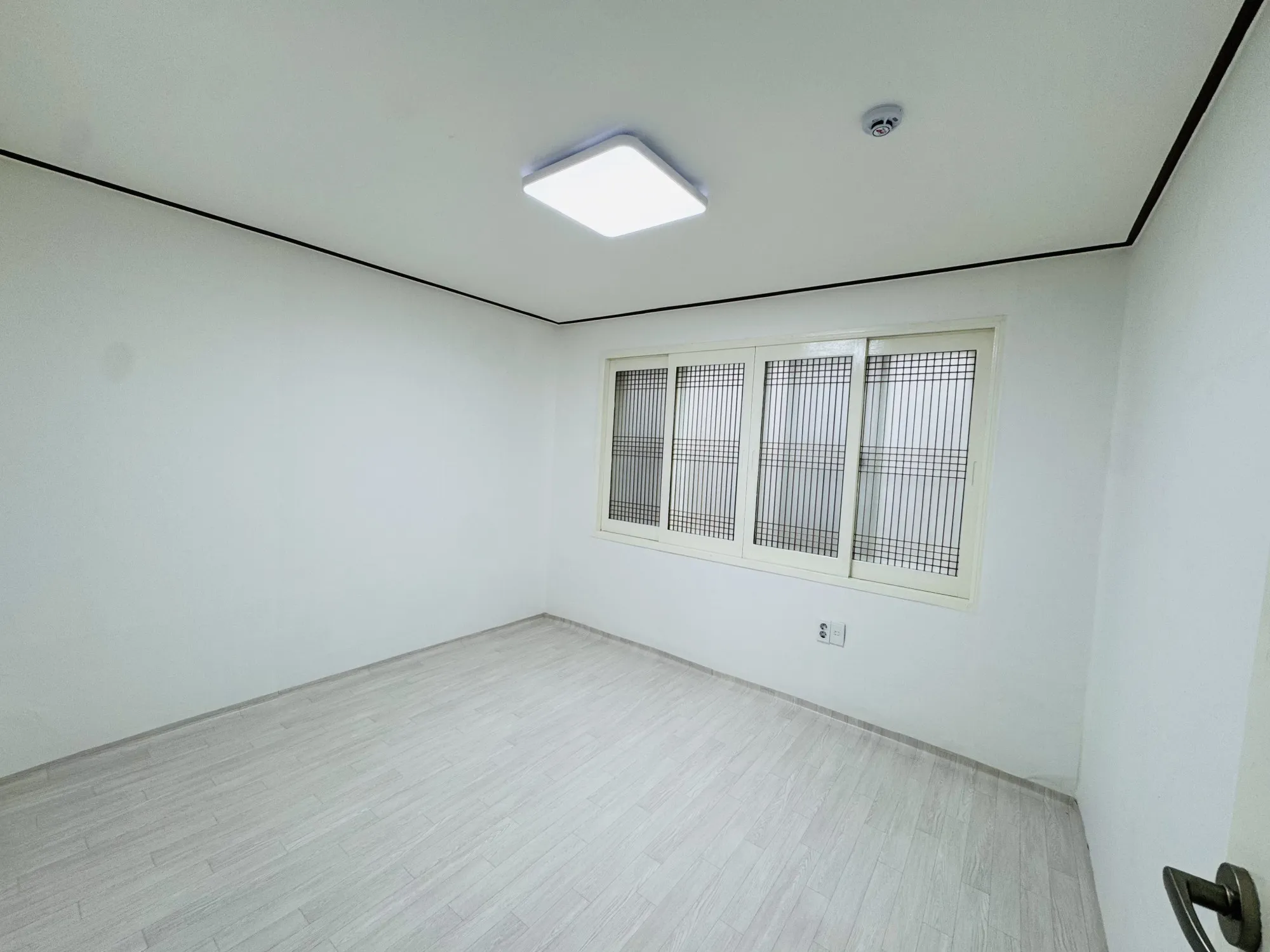 Three-Room Home for Sale in Daecheong-dong 4-ga, Jung-gu, Busan — Repairs Completed, Immediate Move-In Available photo 6