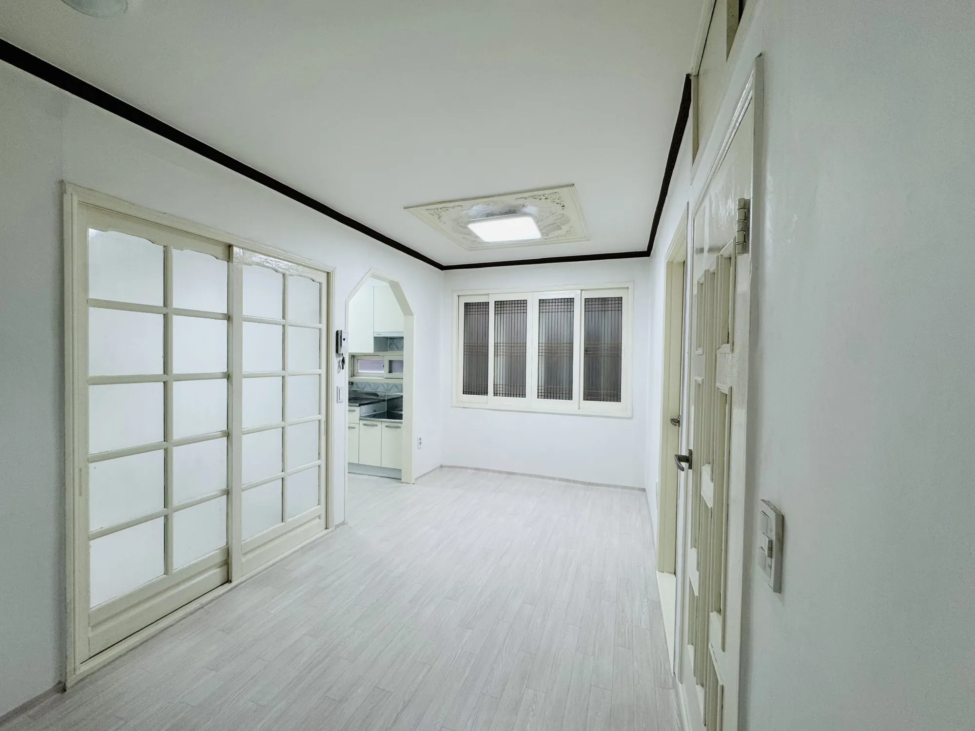 Three-Room Home for Sale in Daecheong-dong 4-ga, Jung-gu, Busan — Repairs Completed, Immediate Move-In Available photo 2
