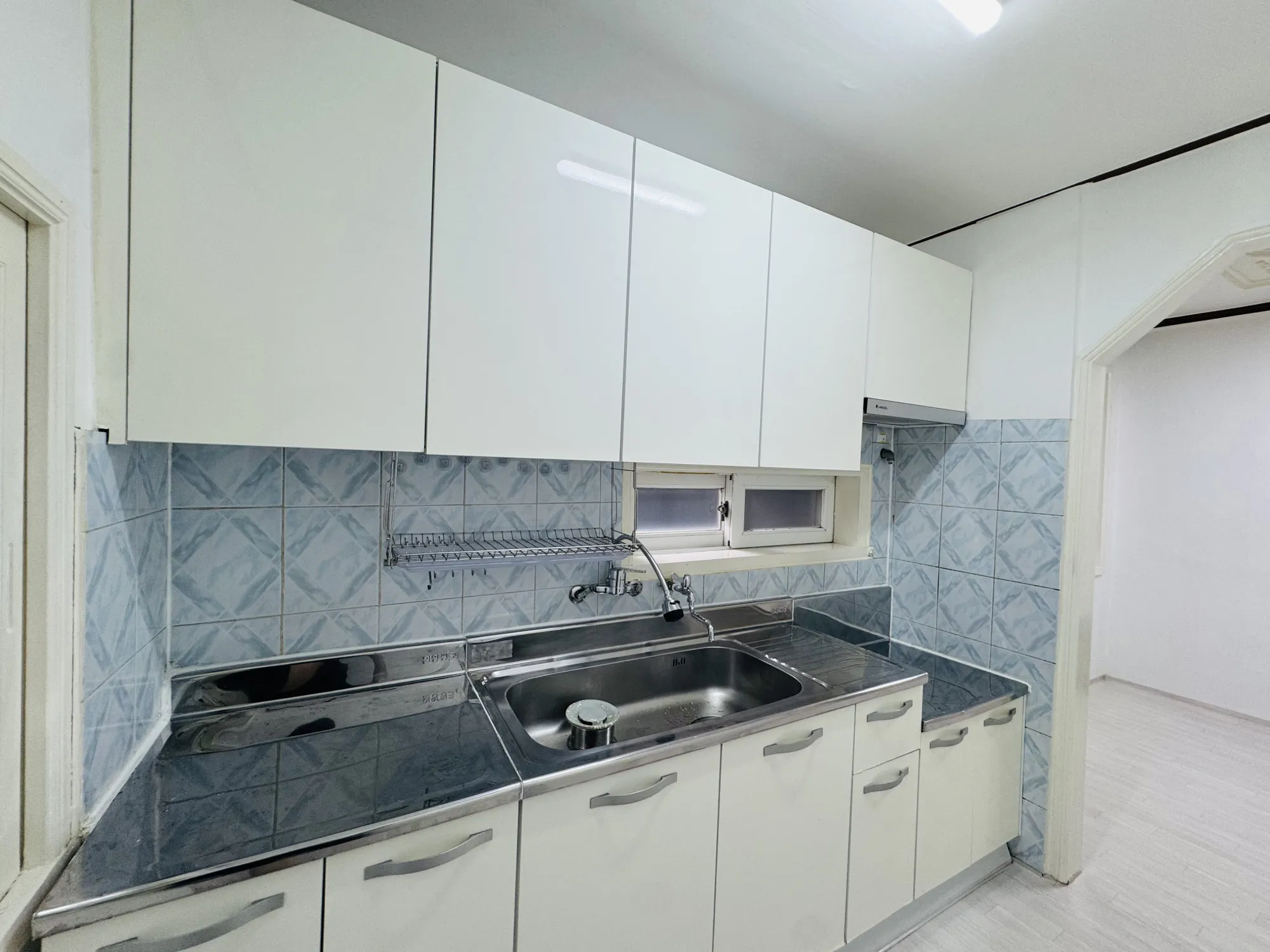 Three-Room Home for Sale in Daecheong-dong 4-ga, Jung-gu, Busan — Repairs Completed, Immediate Move-In Available photo 5