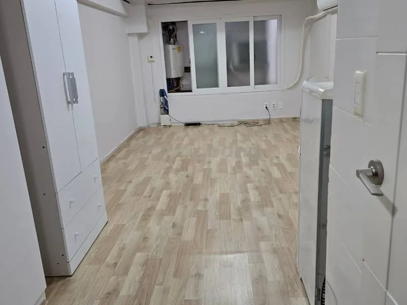 Guro-dong, Guro-gu, Seoul: South-Facing Studio Officetel with Large Room, 6 Minutes from Daerim Station — For Sale photo 8
