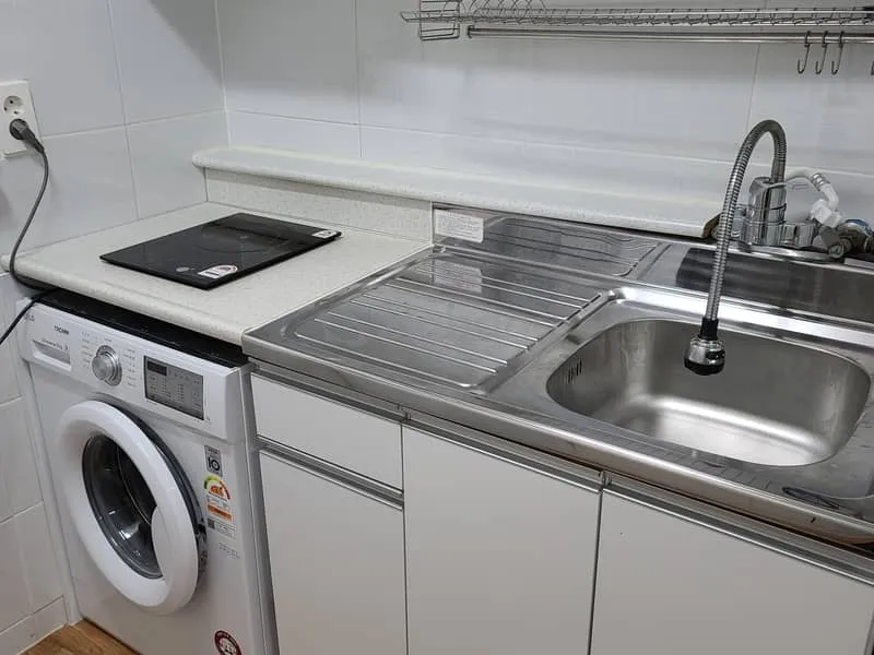 Guro-dong, Guro-gu, Seoul: South-Facing Studio Officetel with Large Room, 6 Minutes from Daerim Station — For Sale photo 3