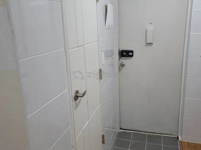 Guro-dong, Guro-gu, Seoul: South-Facing Studio Officetel with Large Room, 6 Minutes from Daerim Station — For Sale photo 6
