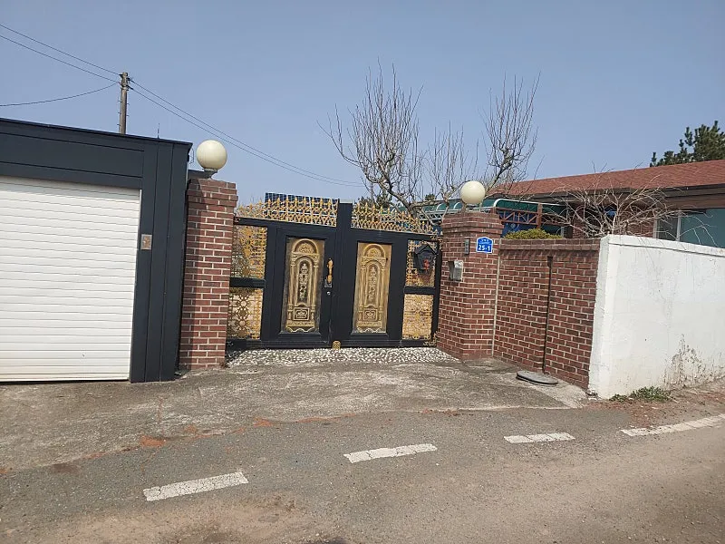 Country House for Sale in Jangseong-ri, Bonghwang-myeon, Naju-si, Jeollanam-do, with 545 Pyeong of Land Including Fields photo 2