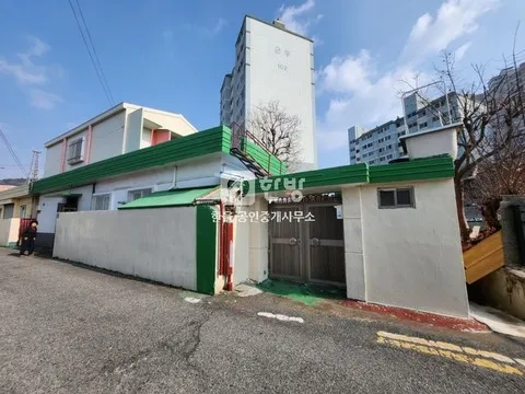 Detached House for Sale in Yongdang-dong, Mokpo, Jeonnam-Gwangju; Front-Yard Parking Available photo 5