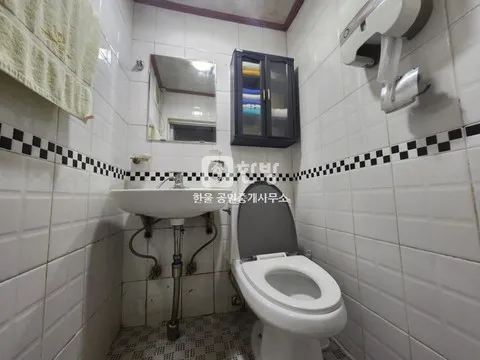 Detached House for Sale in Yongdang-dong, Mokpo, Jeonnam-Gwangju; Front-Yard Parking Available photo 6