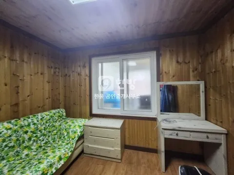 Detached House for Sale in Yongdang-dong, Mokpo, Jeonnam-Gwangju; Front-Yard Parking Available photo 4