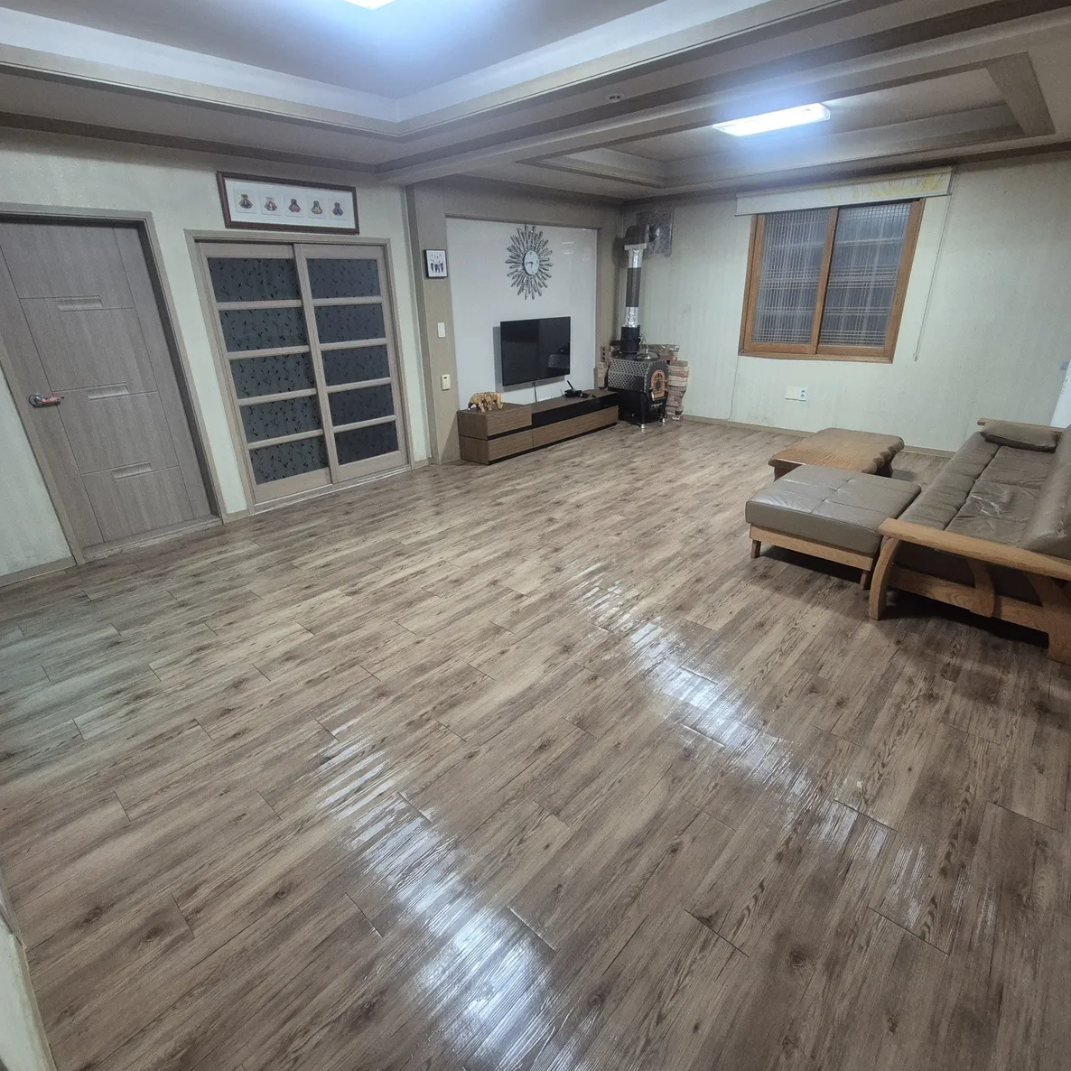 Detached Country Home for Sale in Gorye-myeon, Goseong, Gyeongsangnam-do, with Lake Views and Solar Panels photo 9