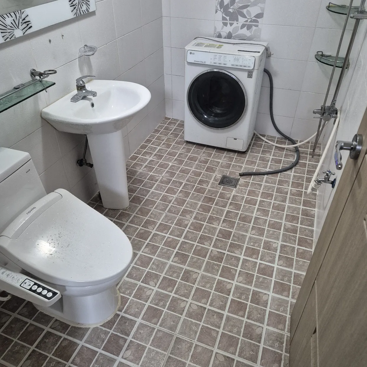 Detached Country Home for Sale in Gorye-myeon, Goseong, Gyeongsangnam-do, with Lake Views and Solar Panels photo 10