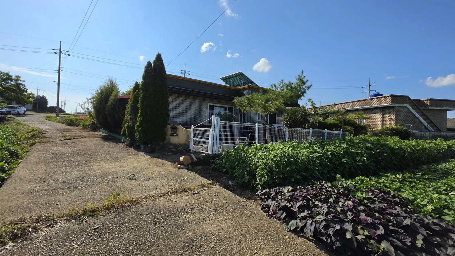 Detached Country Home for Sale in Gorye-myeon, Goseong, Gyeongsangnam-do, with Lake Views and Solar Panels photo 3