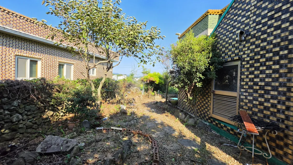 Detached Country Home for Sale in Gorye-myeon, Goseong, Gyeongsangnam-do, with Lake Views and Solar Panels photo 7