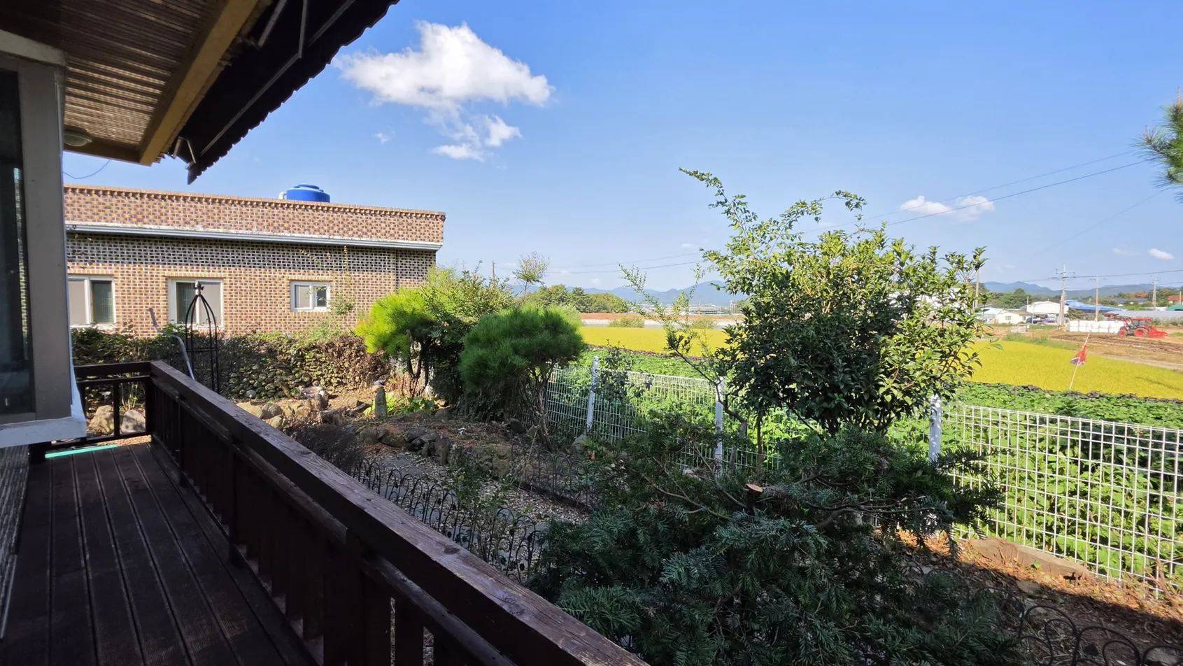 Detached Country Home for Sale in Gorye-myeon, Goseong, Gyeongsangnam-do, with Lake Views and Solar Panels photo 5