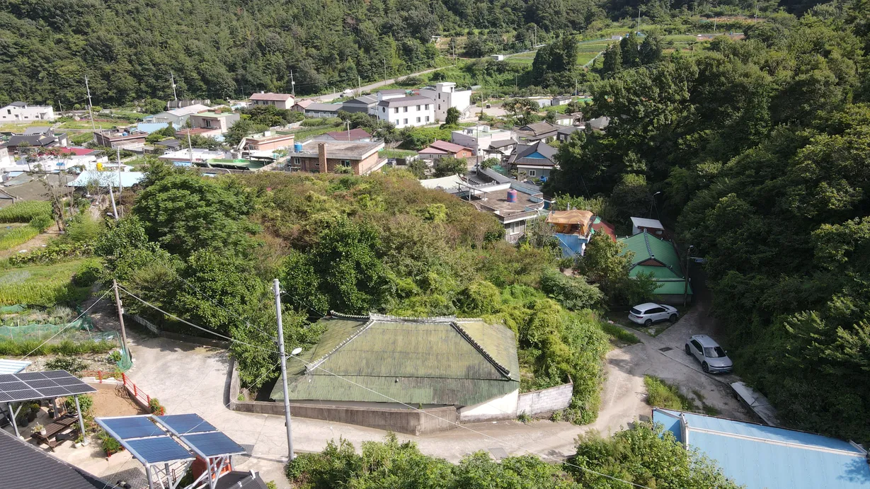 Rural House for Sale in Deogyang-ri, Yeosu, Jeollanam-do — Renovation Needed photo 2
