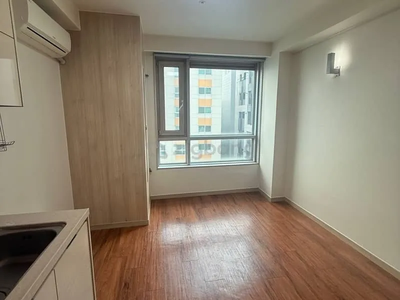 Officetel for Sale in Gil-dong, Gangdong-gu, Seoul — Open-Plan Studio, 2-Minute Walk to Gil-dong Station photo 2