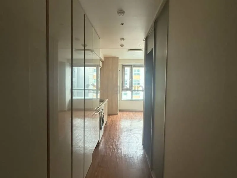 Officetel for Sale in Gil-dong, Gangdong-gu, Seoul — Open-Plan Studio, 2-Minute Walk to Gil-dong Station photo 3