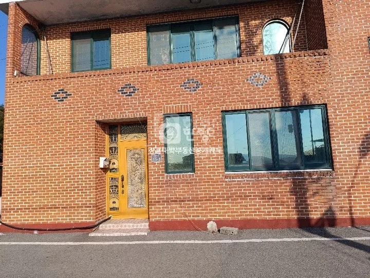 Two-Story Country House for Sale in Gwansan-eup, Jangheung-gun, Jeonnam-Gwangju Integrated Special City, 196㎡ of Land photo 3