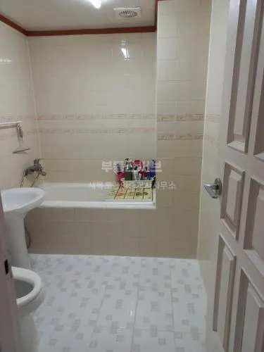 Apartment for Sale in Chowon Park Mansion, Yongdang-dong, Mokpo, Jeonnam-Gwangju Special Integrated City — Fully Renovated photo 3