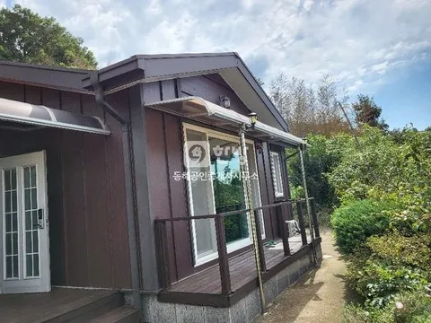 Single-Story Country Home with Solar Panels for Sale in Donghae-myeon, Nam-gu, Pohang, Gyeongbuk photo 2