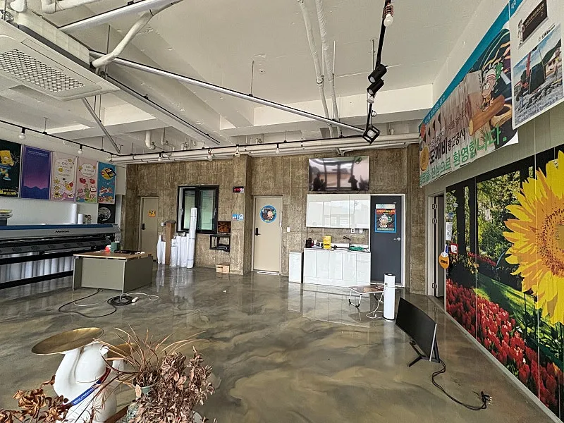 Near-New 2-Story Commercial-Residential Building for Sale in Buk-myeon, Uljin-gun, Gyeongsangbuk-do, on a 410-Pyeong Lot photo 6
