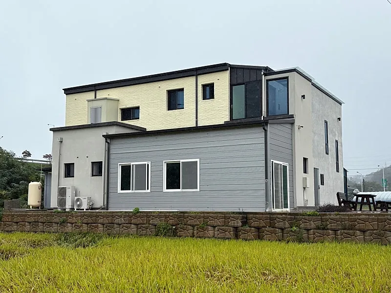 Near-New 2-Story Commercial-Residential Building for Sale in Buk-myeon, Uljin-gun, Gyeongsangbuk-do, on a 410-Pyeong Lot photo 4