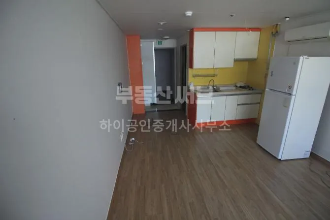 부산 중구 영주동 오피스텔 매매, 방 1개와 베란다 사진 2