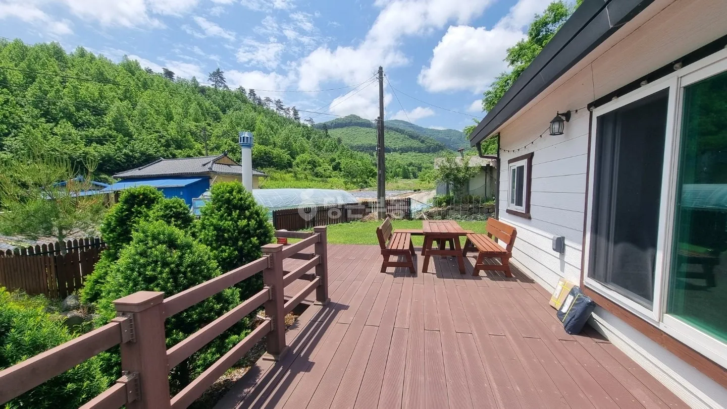 Country Home for Sale with a Yard and Garden in Mungwang-myeon, Goesan, Chungcheongbuk-do photo 3