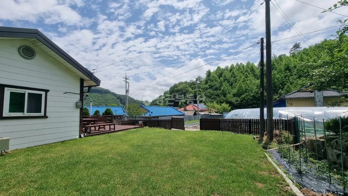 Country Home for Sale with a Yard and Garden in Mungwang-myeon, Goesan, Chungcheongbuk-do photo 6
