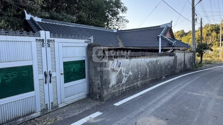 전남광주통합특별시 강진 군동면 리모델링이 필요한 시골주택 매매 매물 사진