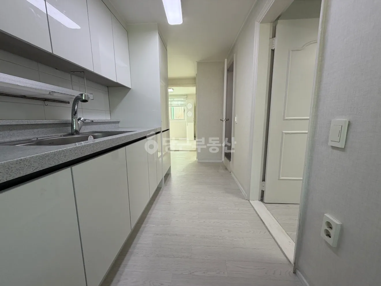 Remodeled Villa for Sale in Deogam-dong, Daedeok-gu, Daejeon, Exclusive Area 44.66㎡ photo 2