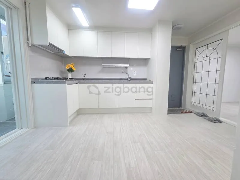 Renovated Villa for Sale in Bongmyeong-dong, Dongnam-gu, Cheonan, South Chungcheong Province — South-Facing Three-Room Unit photo 3
