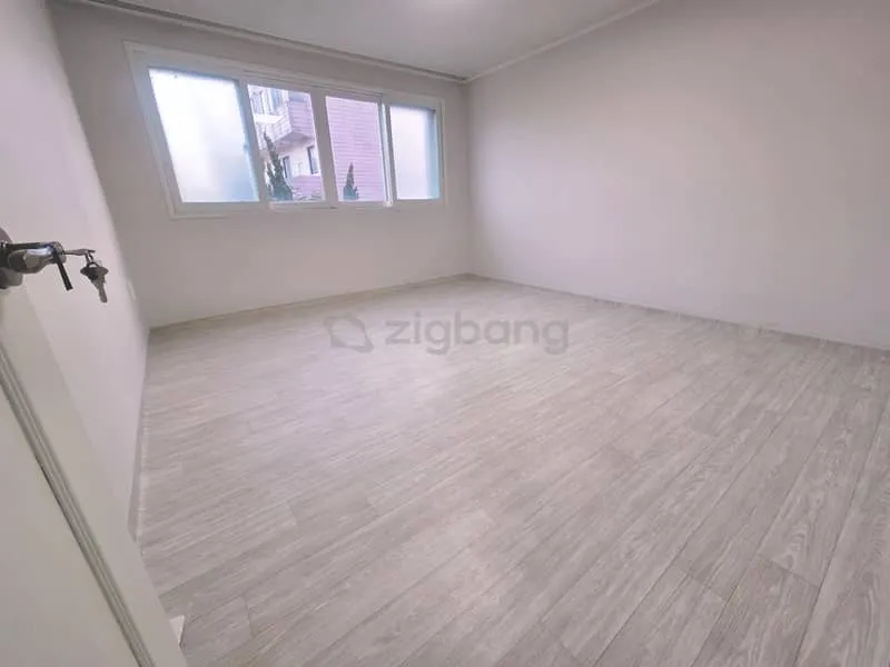 Renovated Villa for Sale in Bongmyeong-dong, Dongnam-gu, Cheonan, South Chungcheong Province — South-Facing Three-Room Unit photo 9