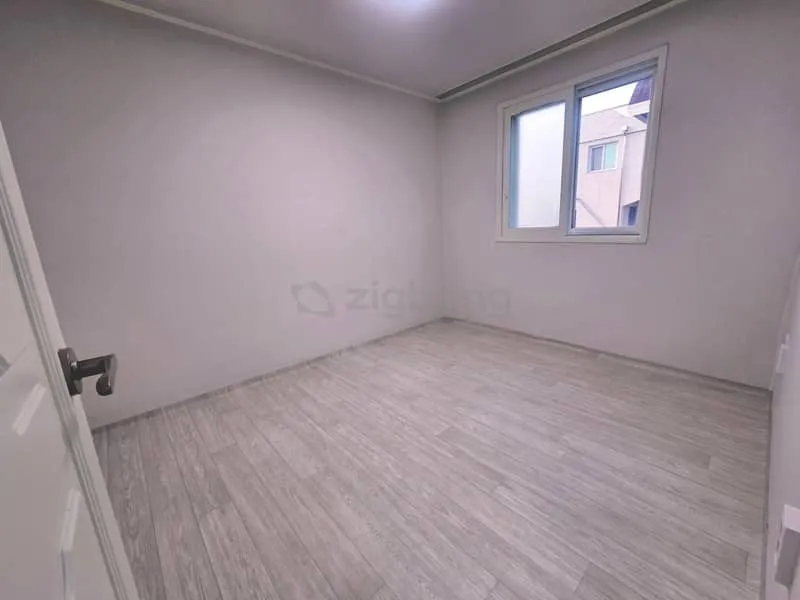 Renovated Villa for Sale in Bongmyeong-dong, Dongnam-gu, Cheonan, South Chungcheong Province — South-Facing Three-Room Unit photo 7