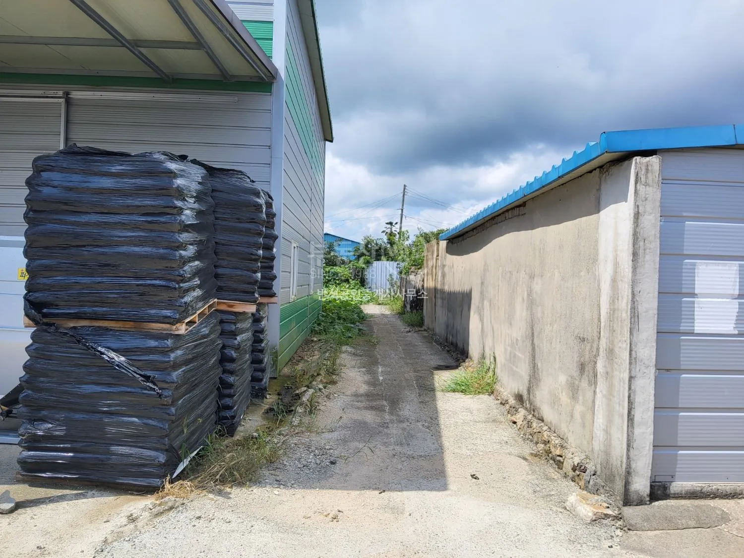 Rural Home for Sale in Gangjin, Jeonnam-Gwangju Integrated Special City, with Vegetable Garden and Two Adjacent Parcels photo 3