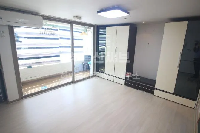 Officetel for Sale in Yeongju-dong, Jung-gu, Busan, 35.15㎡ Exclusive Area · Immediate Occupancy photo 2