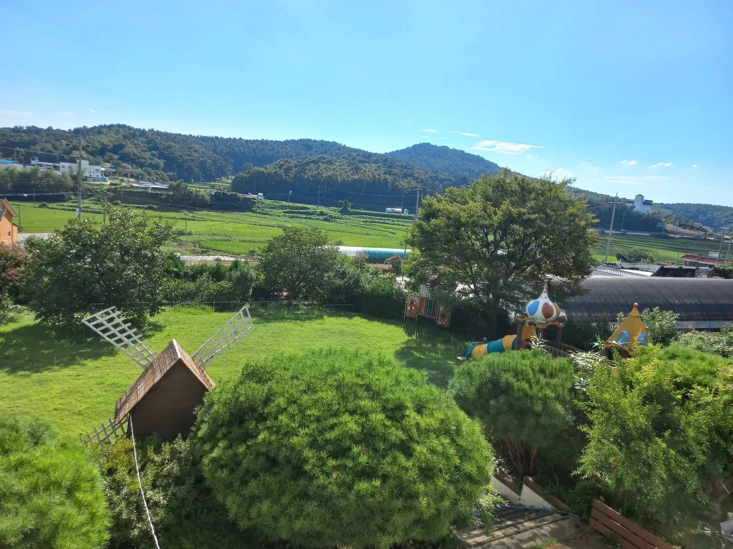 Rural-Style Property in Yeongtap-ri, Daesan-eup, Seosan-si, with 587 Pyeong of Land and a 130-Pyeong Building, Featuring Convenient Daily-Life Infrastructure photo 3