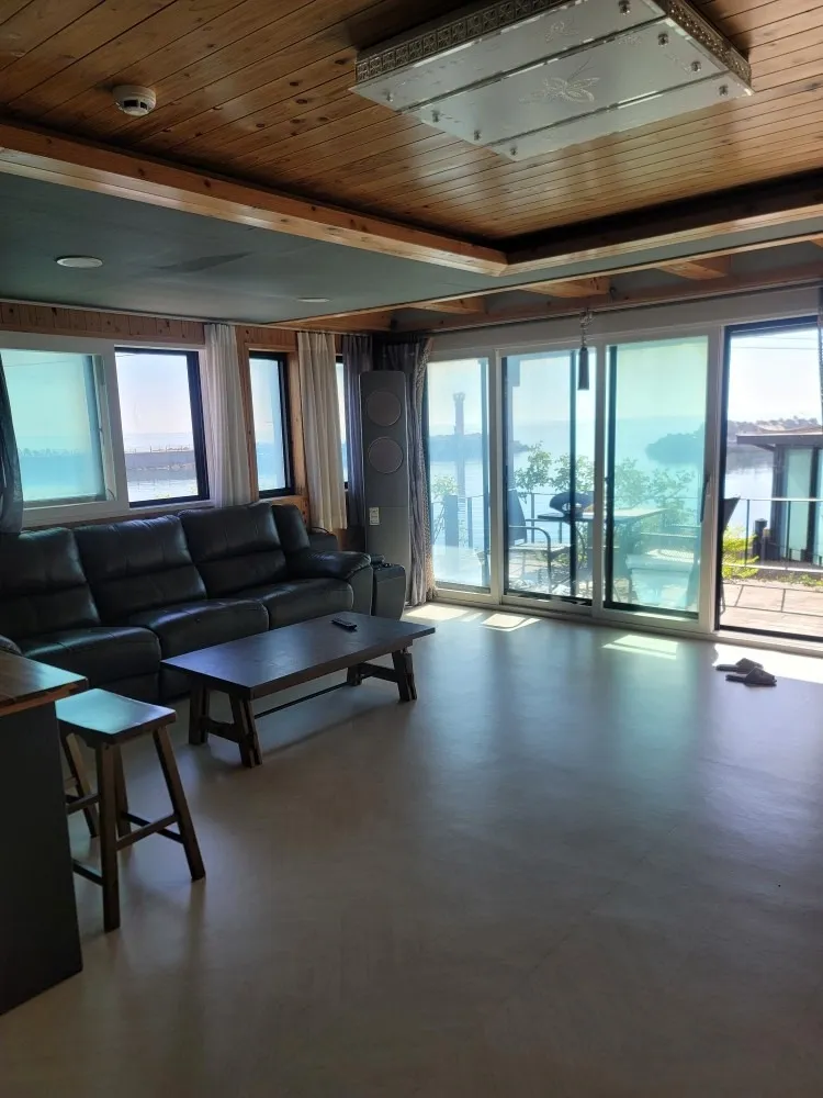 Pohang Janggi-myeon Coastal Country House for Sale, Fully Remodeled Home with Permanent Ocean View photo 3