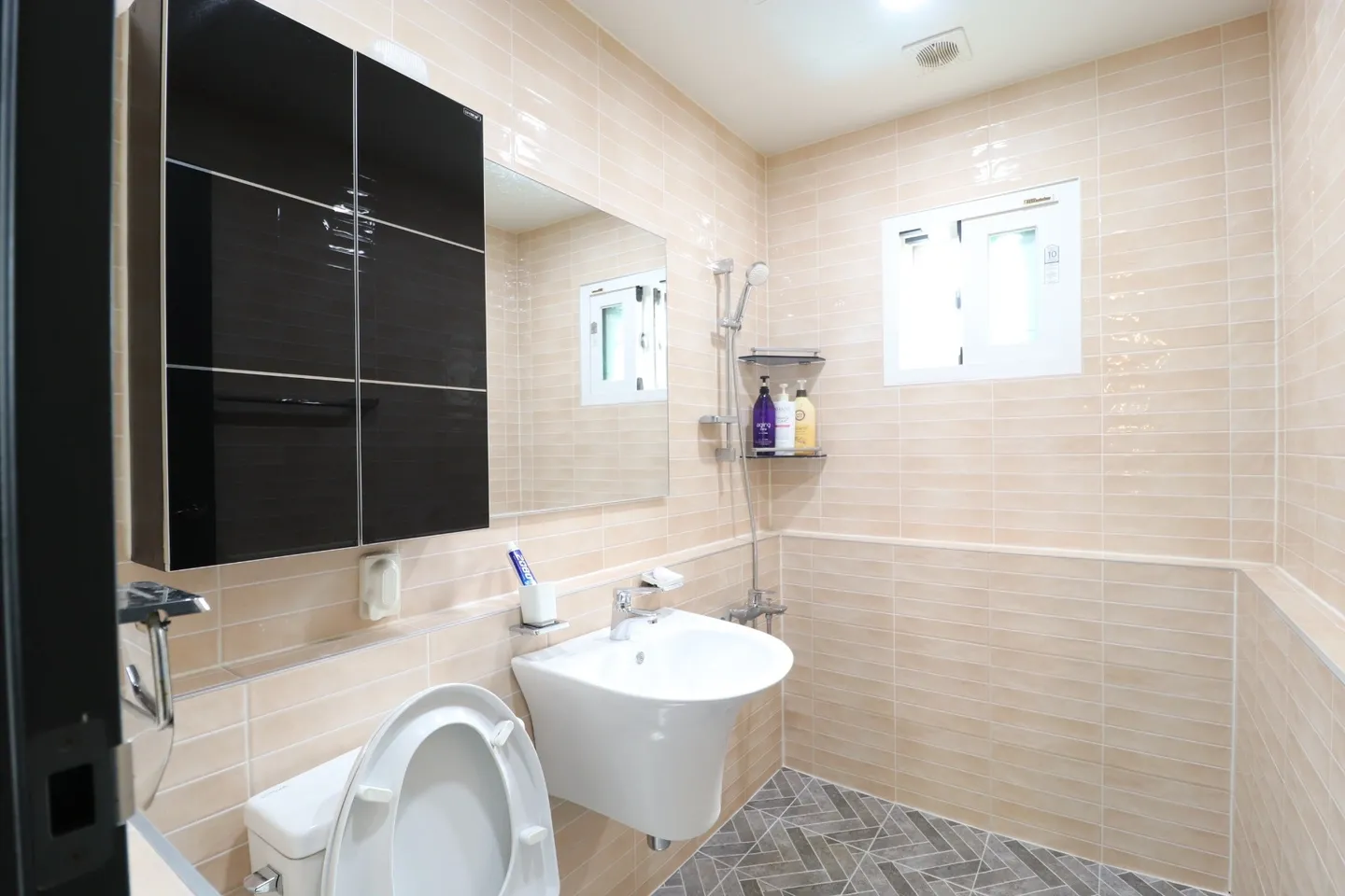 Seokmodo, Samsan-myeon, Ganghwa-gun, Incheon: Rural Home with Sea View for Monthly Rent photo 10