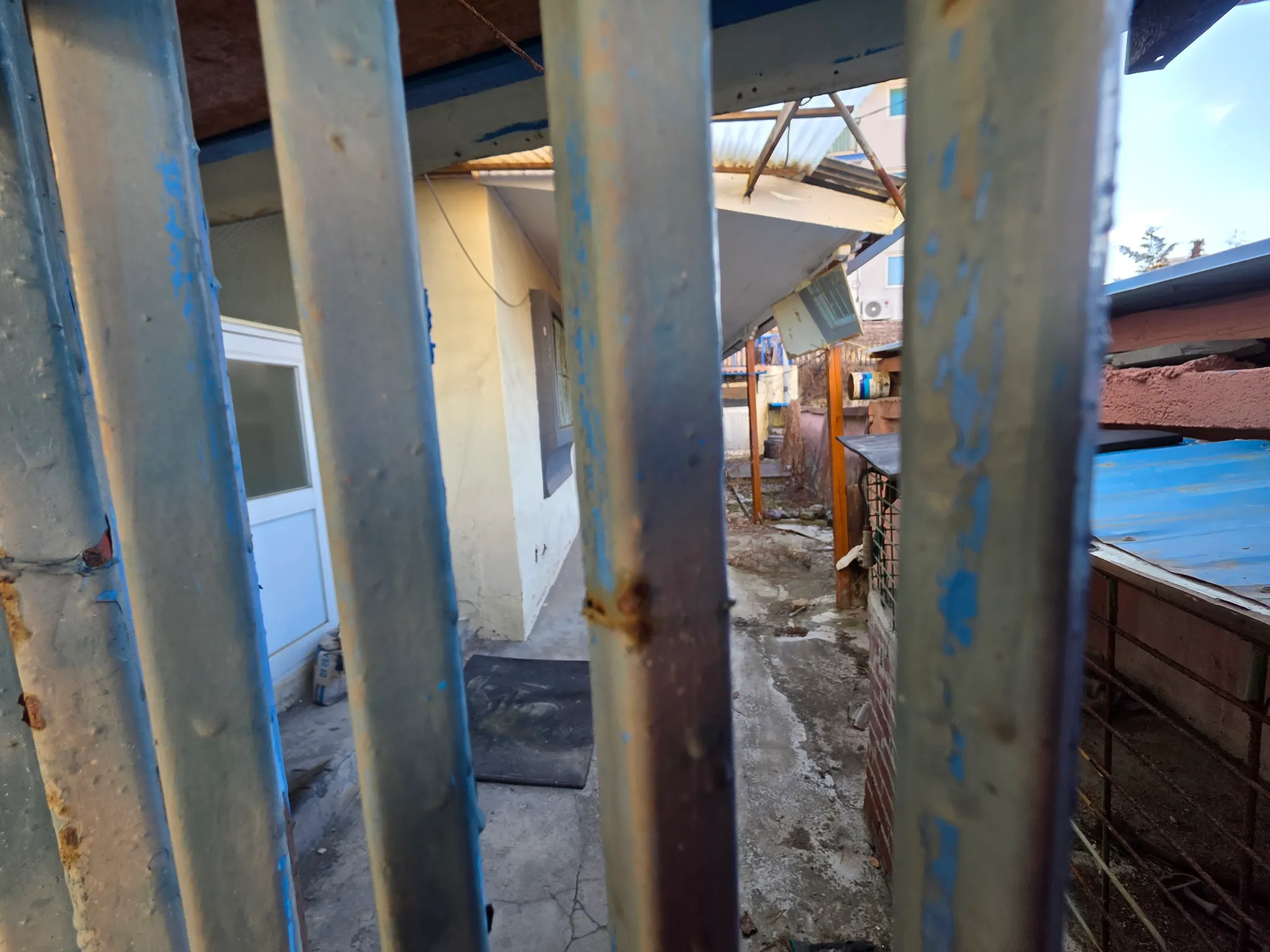 Sale of a Small House in the Downtown Area of Sinbaek-ro, Jecheon-si photo 2