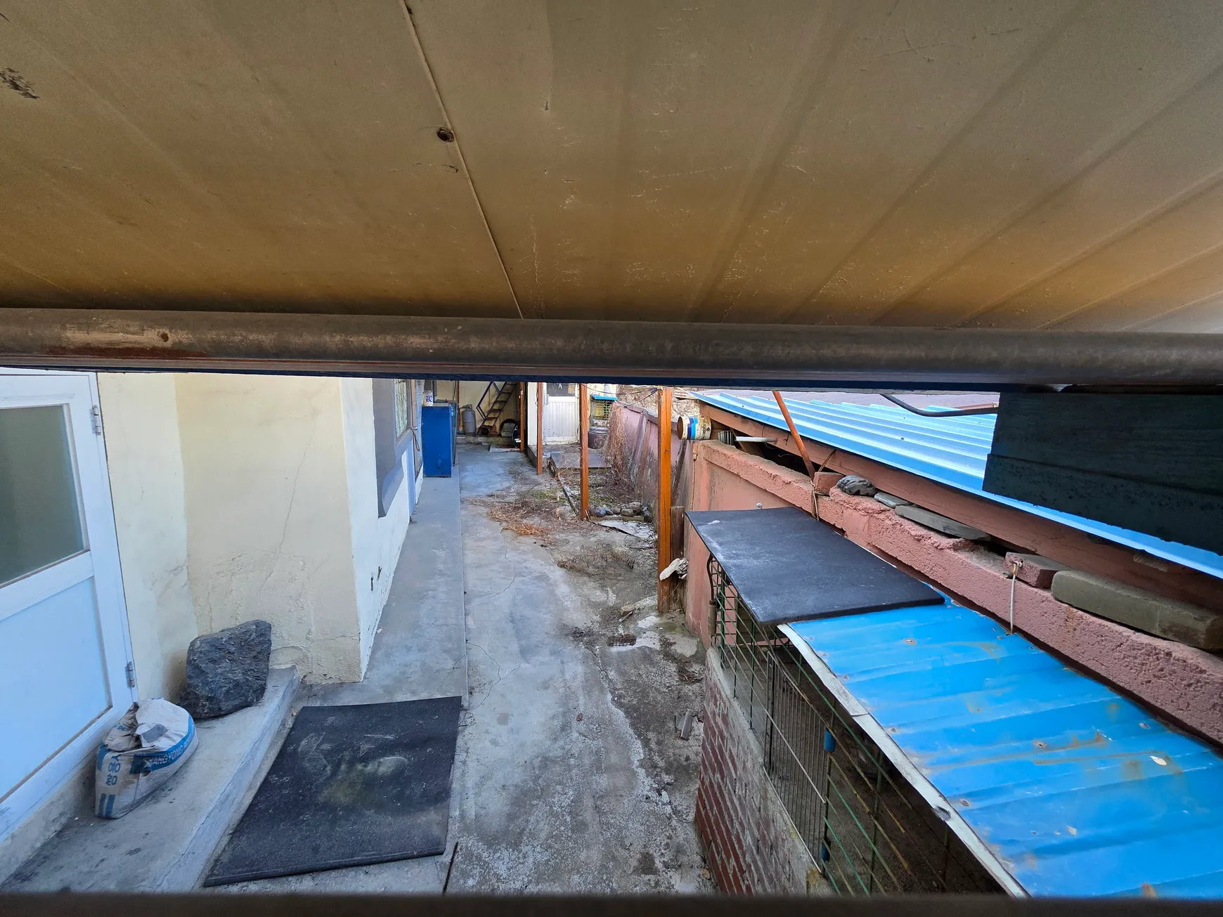Sale of a Small House in the Downtown Area of Sinbaek-ro, Jecheon-si photo 3