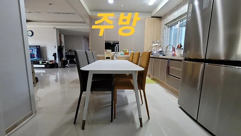 Urgent Sale: Foreign-Style Townhouse in Dunpo-myeon, Asan, South Chungcheong — 180 Pyeong Land, 85 Pyeong Building photo 8