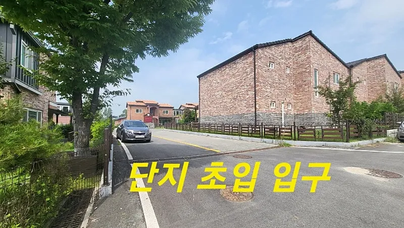 Urgent Sale: Foreign-Style Townhouse in Dunpo-myeon, Asan, South Chungcheong — 180 Pyeong Land, 85 Pyeong Building photo 4