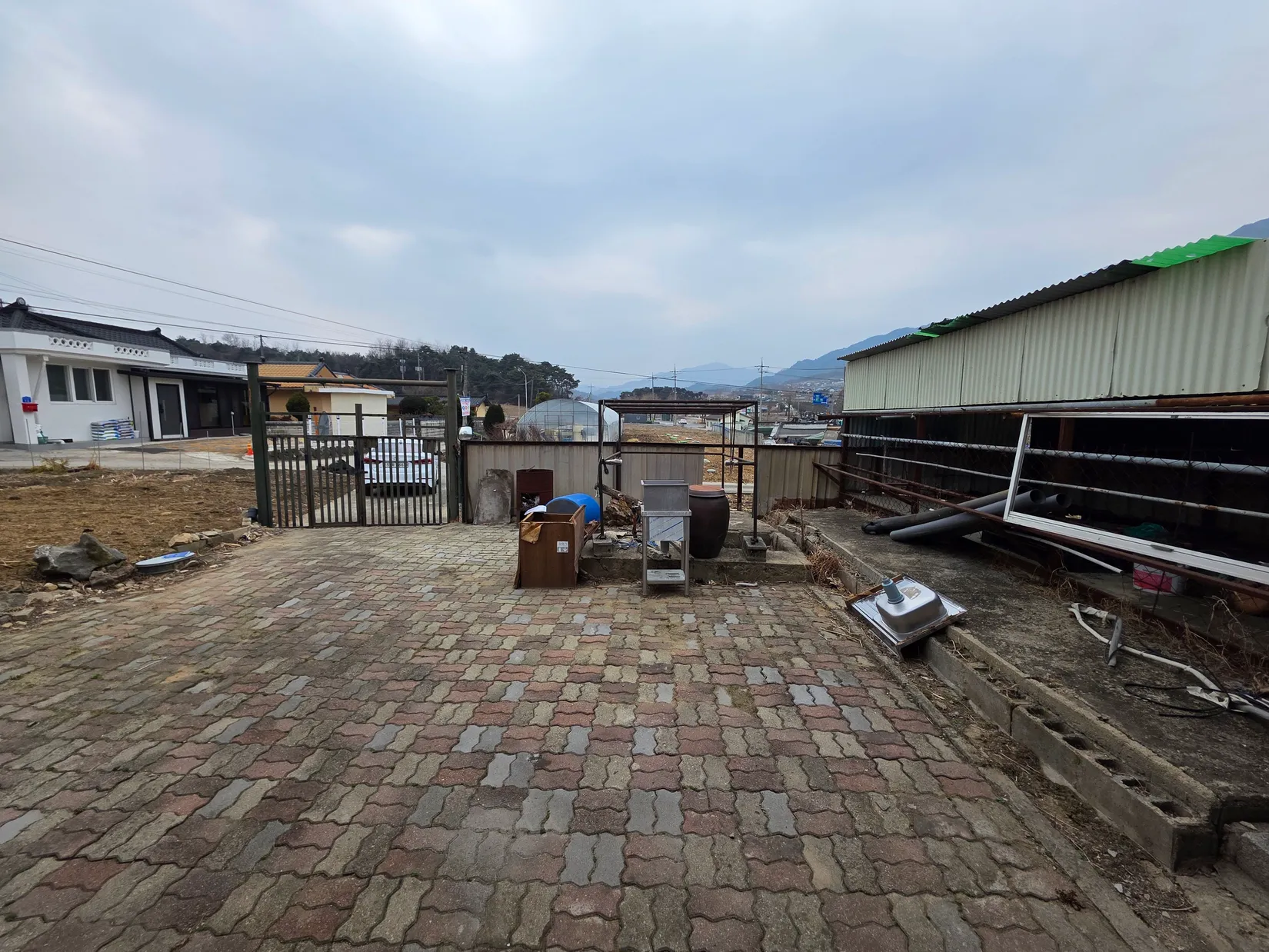 Sale of a House with a Superficies Right and a Large Yard photo 9